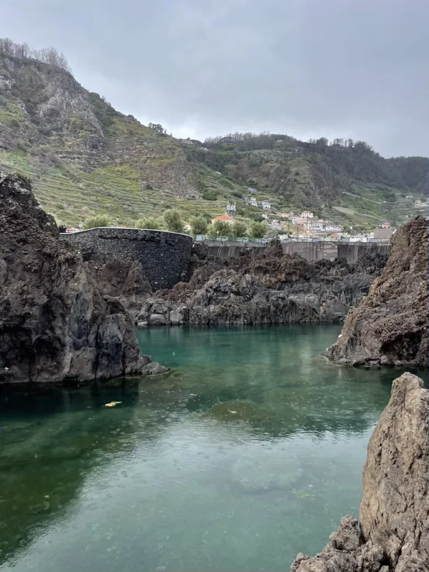 piscine naturelle à Porto Moniz à Madère