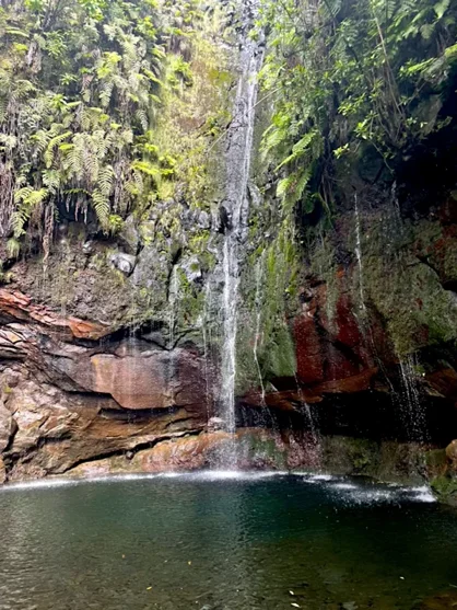 Cascade à Madère avec la levada das 25 fontes (crédit : Boutin Ysilis)